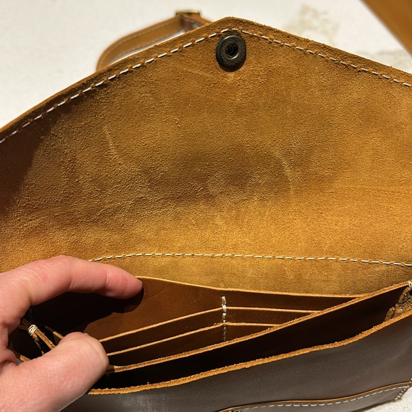 PORTLAND LEATHER GOODS Envelope Convertible Crossbody Honey - Picture 5 of 8